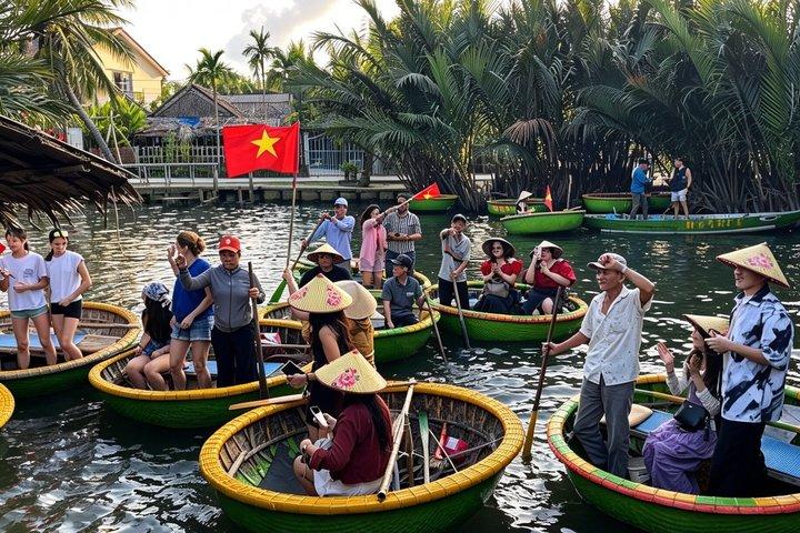 Hoi An Basket Boat & Lantern Boat with Flower Lantern Class