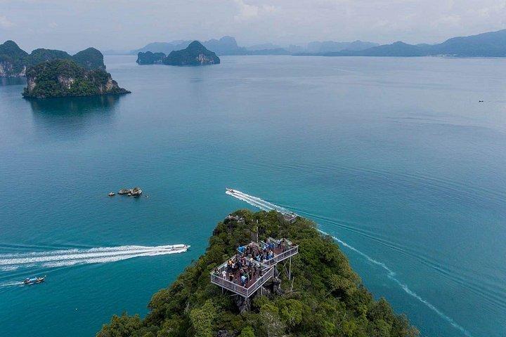 香港島と隠れたラグーンを巡るプライベートロングテールボートツアー