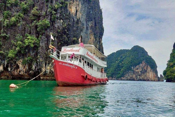 Phang Nga Bay Sea Cave Canoeing & James Bond Island par Big Boat