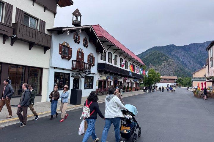 風光明媚なカスケード山脈とシアトルからのレブンワース日帰り旅行