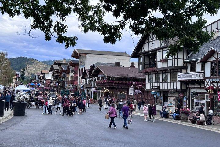風光明媚なカスケード山脈とシアトルからのレブンワース日帰り旅行