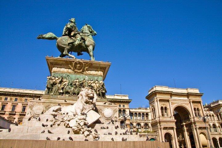 Milan City Center Self Guided Walking Tour with an APP