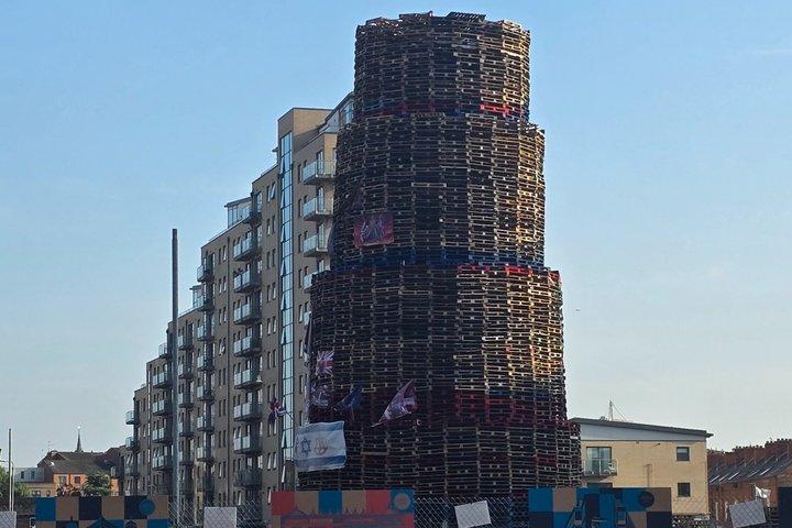 ベルファスト・トラブルズ壁画ストリートアートと平和の壁ウォーキングツアー