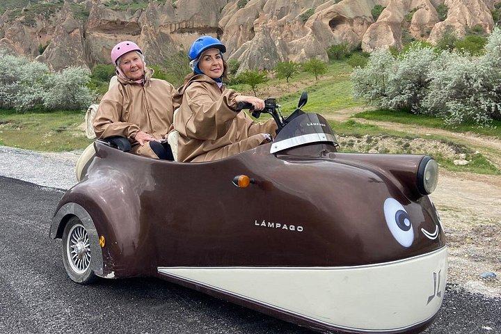 カッパドキアヴィンテージトライクバイクサンセットツアー体験