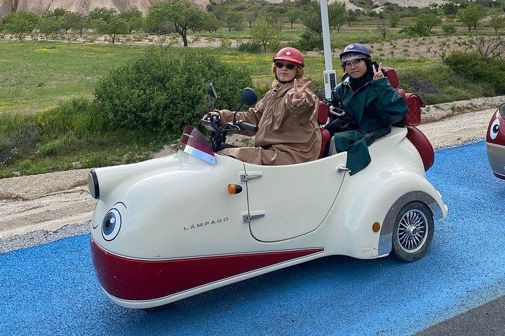 カッパドキアヴィンテージトライクバイクサンセットツアー体験