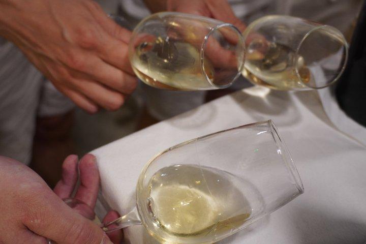 リヨン：地元特産品のグルメツアーとワインワークショップ