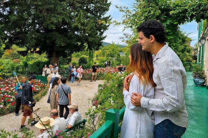 パリからジヴェルニー半日旅行へ モネの家＆庭（ミニバン）