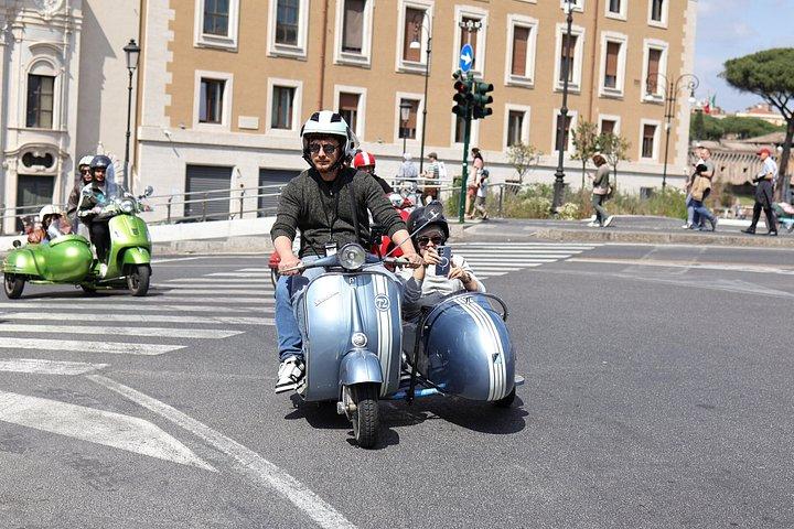 Rome Vespa Sidecar Tour with Noon Cannon Fire