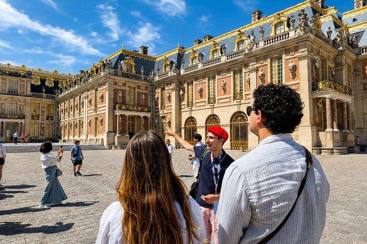 Excursion d'une journée à Giverny et Versailles au départ de Paris avec un guide professionnel