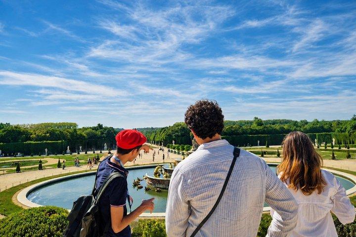 Excursión al palacio y jardín de Versalles en minivan desde París con billete