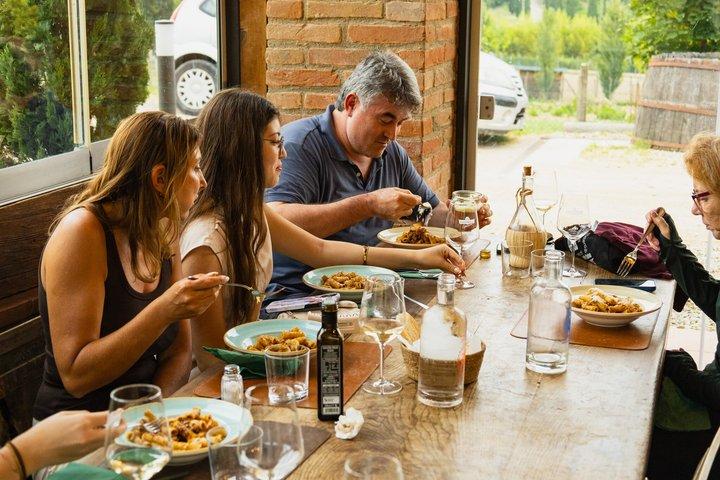 Tour en bicicleta eléctrica por las colinas de la Toscana con experiencia agrícola y almuerzo