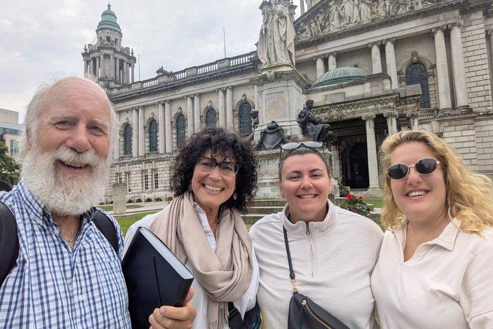 Tour a piedi della vera storia di Belfast con una Guida locale