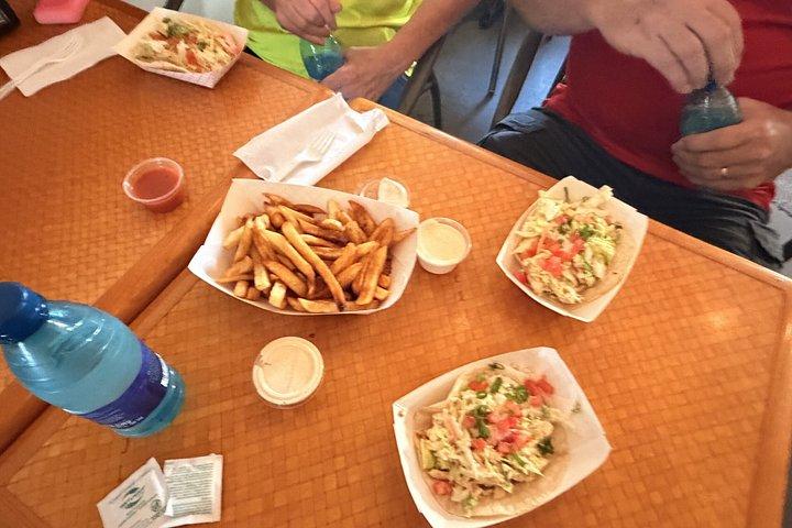 ダイヤモンドヘッドバイクでハイキングとローカルランチ