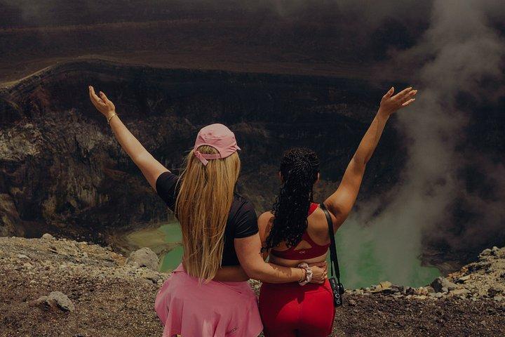 サンタ・アナ火山とコアテペケ湖へのプライベート・ハイキング