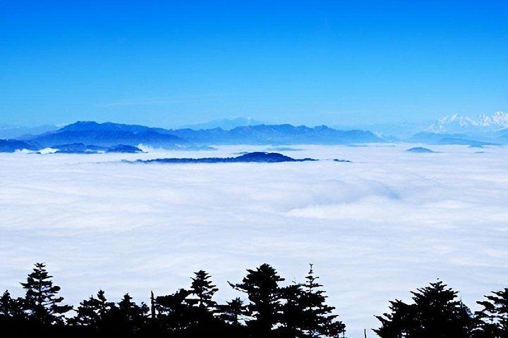 峨眉山と楽山弾丸列車2日間アドベンチャー