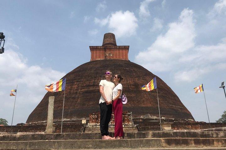 Visita guiada privada al patrimonio de la bicicleta de Anuradhapura con Ajee