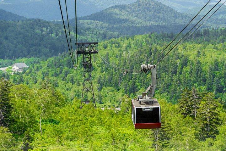 札幌から秋の旭岳と羽衣の滝ロープウェイツアー