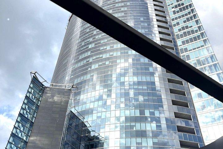 カブリオバスと徒歩でのグランドリガ市内ガイドツアー