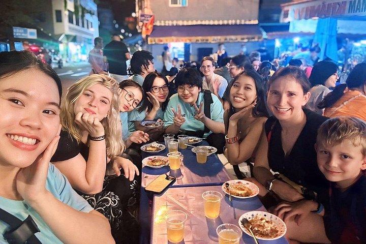 バイクで行くホーチミンストリートフードツアー12選