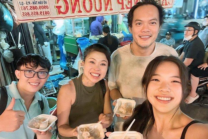 バイクで行くホーチミンストリートフードツアー12選