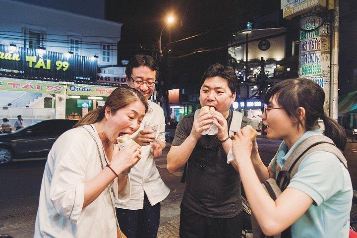バイクで行くホーチミンストリートフードツアー12選