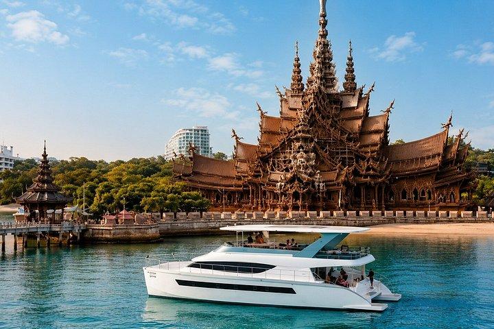 Pattaya Day Tour Luxury Yacht cruise with Premium Lunch Set