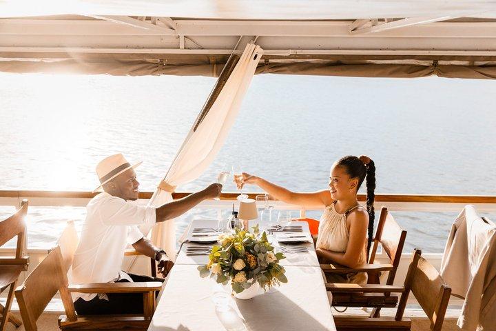 Crociera classica con cena al tramonto di 6 portate sul fiume Zambesi