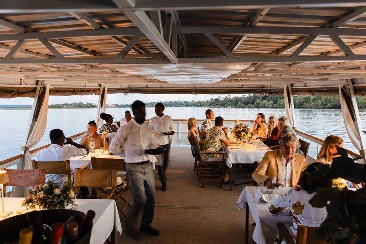 Crociera classica con cena al tramonto di 6 portate sul fiume Zambesi