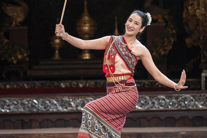 バーンモンファイでのタイ古式ドレス写真撮影