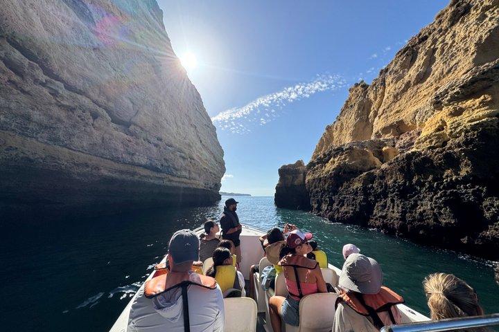 Portimão Bootstour nach Benagil & lokale versteckte Höhlen Kleine Gruppe