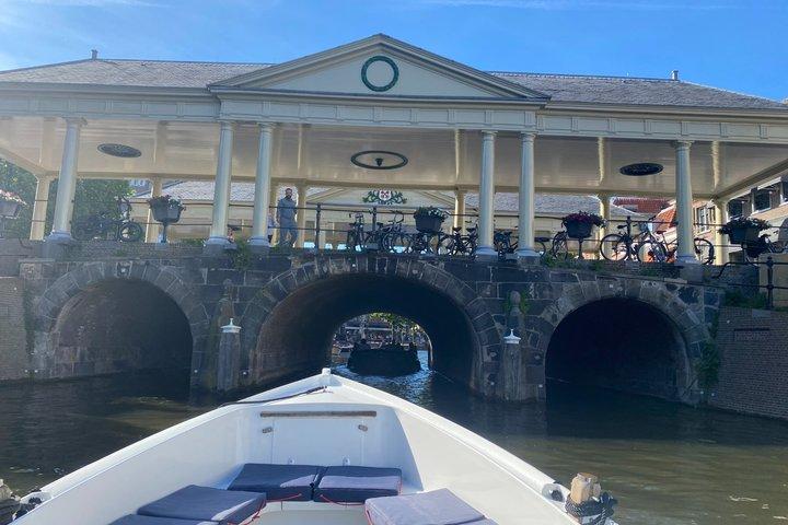 Leiden privat kanal båttur med drycker och snacks