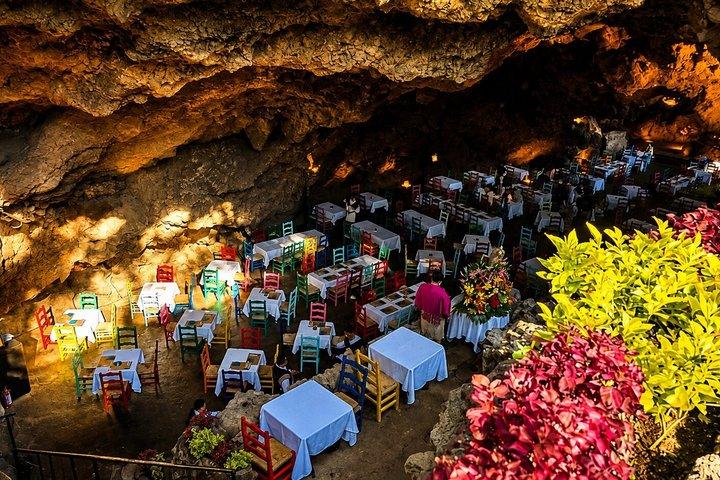 Hot Air Balloon Flight Teotihuacan + Pickup + Cave Breakfast