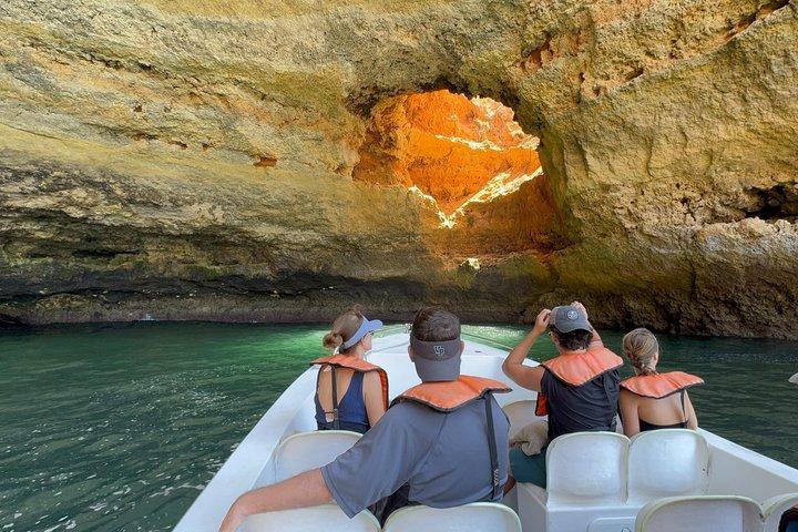 Portimão Bootstour nach Benagil & lokale versteckte Höhlen Kleine Gruppe