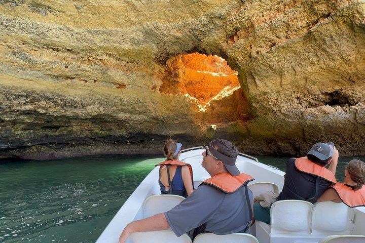 Tour de barco privado por Portimão até Benagil Cave