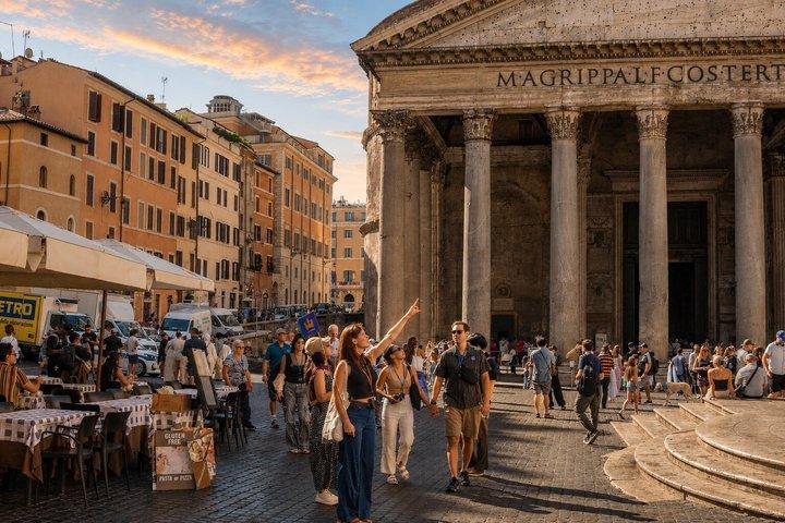 Wandeltocht door de Trevifontein in Rome