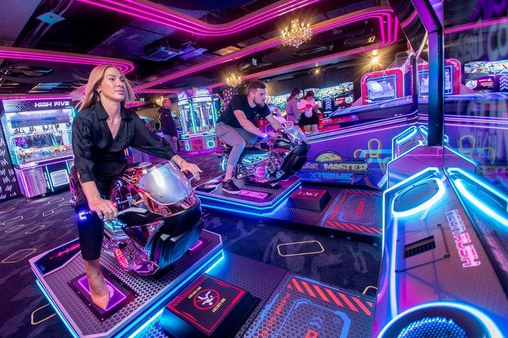 Esperienza di gioco arcade illimitata a LEVELS Prague