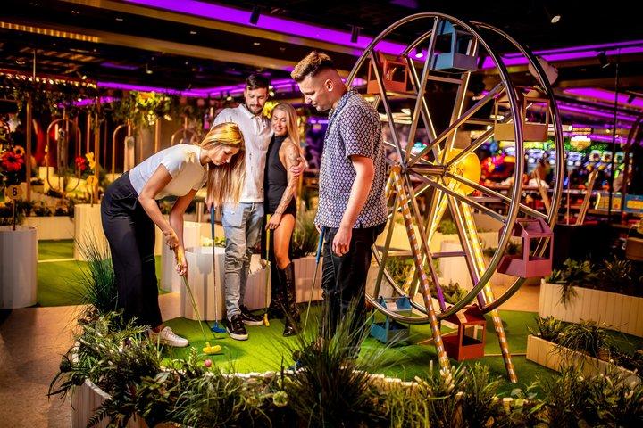 Esperienza di gioco arcade illimitata a LEVELS Prague