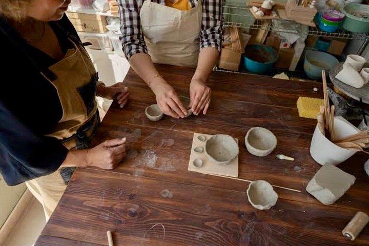 リスボンからアレンテージョへのプライベートツアー：職人の陶芸＆コルク工房