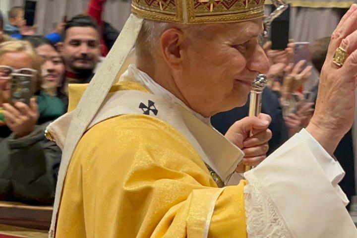 バチカンでローマ教皇レオ14世とクリスマスミサ