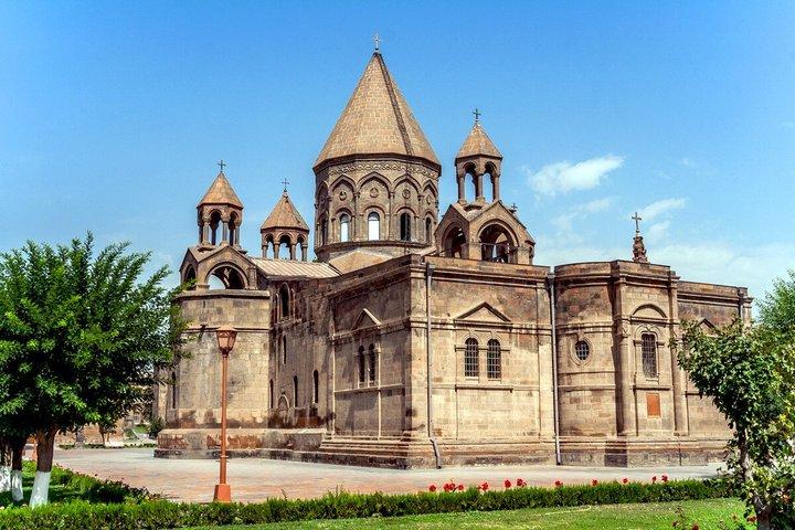 Private halbtägige Echmiadzin Kathedrale, Hripsime & Zvartnots Tempel aus Yerevan