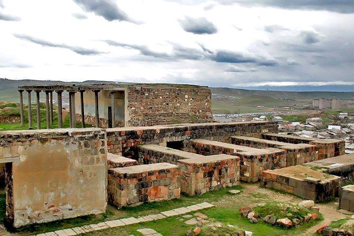 Excursão particular pela cidade de Yerevan: Museus Erebuni, Matenadaran e Tsitsernakaberd