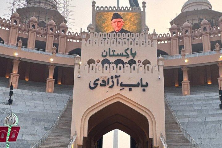 プライベートワガ国境旗の式典とシャリマール庭園ツアー