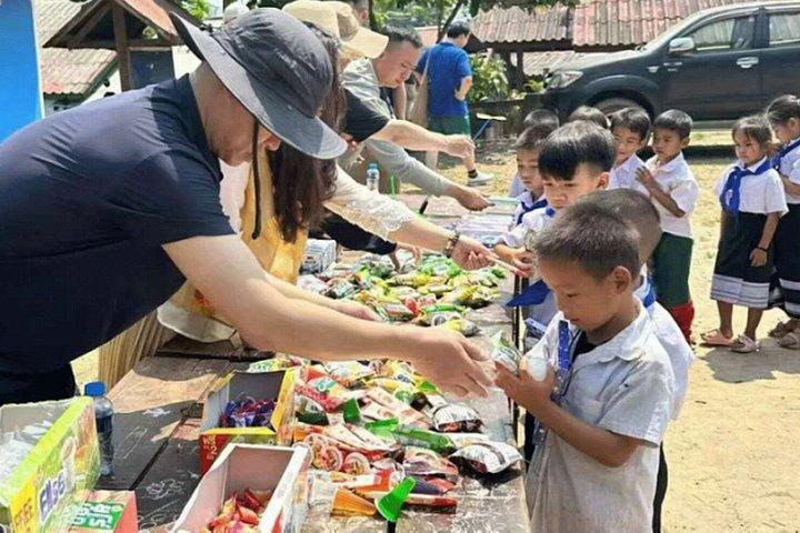 ルアンパバーンの隠れた村歩きとローカルクラフト体験
