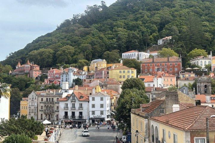 Half Day Pena Palace and Sintra Tour from Lisbon Small Group