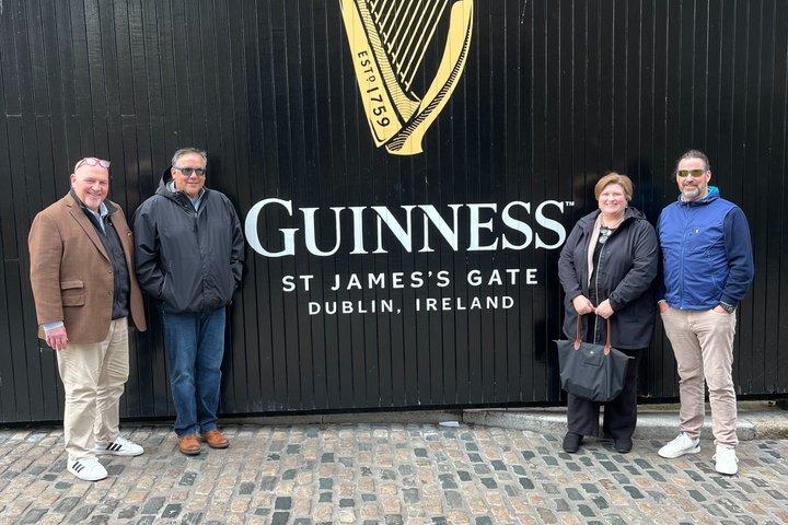 Excursión privada a la costa de Dublín con Guinness y whisky