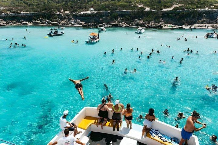 Aventura en barco por la laguna azul con traslado en autobús desde Pafos