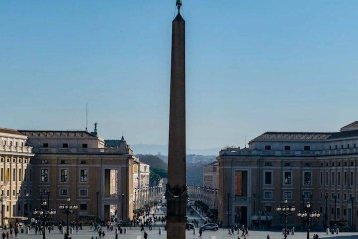 Piazza San Pietro: un tour a piedi in Vaticano senza guida