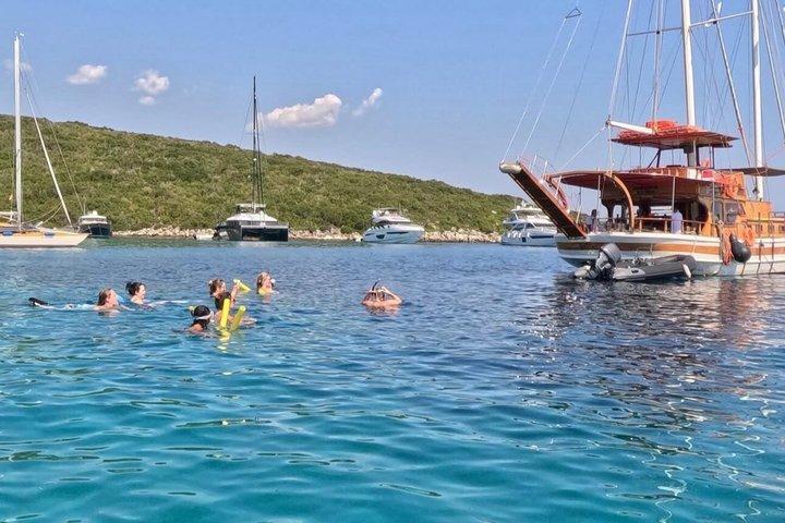 Sunset Cruise Athens Riviera – Halve dag zwemmen & BBQ aan boord
