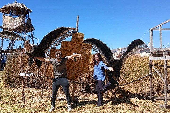 ウロス島1日グルメランチとシルルスタニ・フロム・プーノ