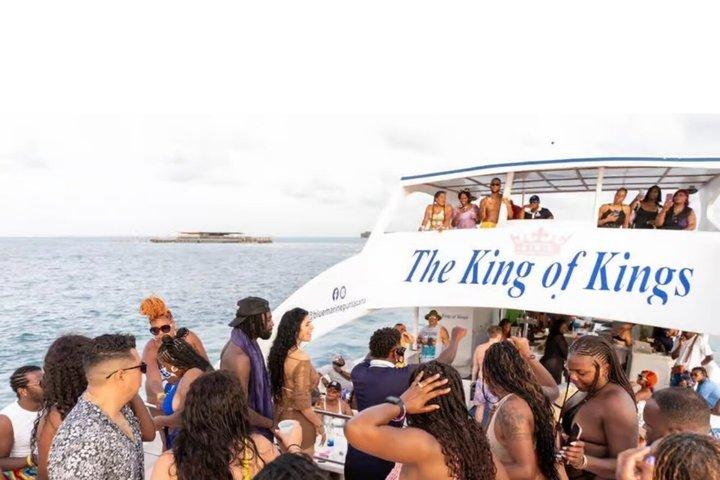 Punta Cana Hip Hop Party Boat – Live DJ, Open Bar & Ocean Vibes